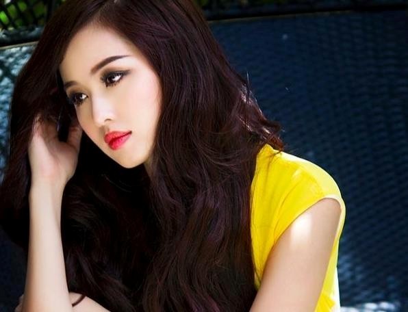 Cuộc sống khốn khó ít biết của các hot girl Việt