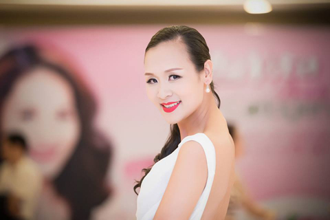 Hoa hậu Bảo Ngọc lưng trần hút ánh nhìn