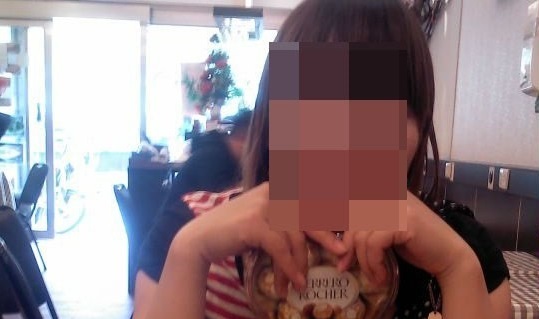 Cô gái đẻ thuê lấy 100 triệu bật khóc ngày trả con