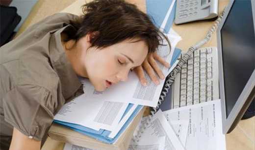 Ngủ trưa văn phòng: Tại sao phải xấu hổ?