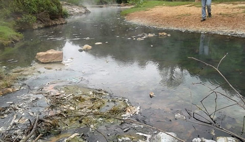 Tàn phá suối nước nóng 'có một không hai', bị phạt 90 triệu