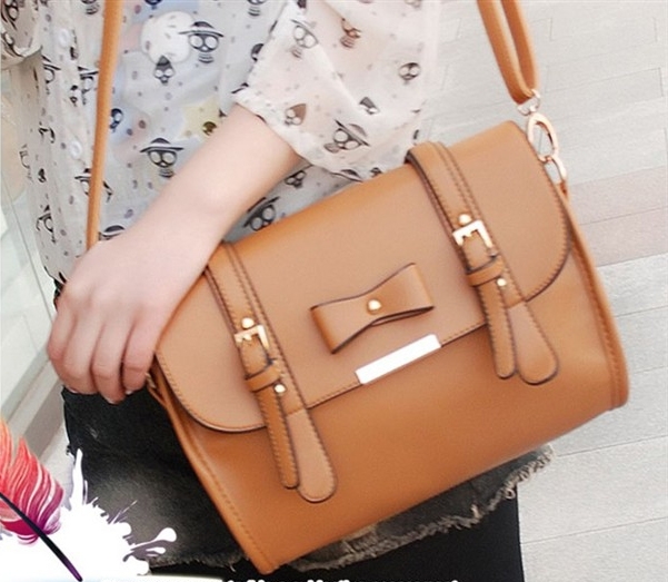 Túi xách thời trang đầy mầm bệnh tật