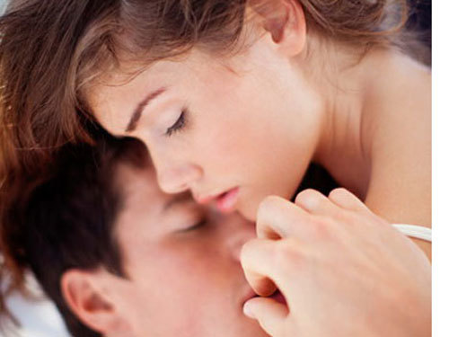 U mê, lú lẫn với tình trẻ khi chồng vắng nhà