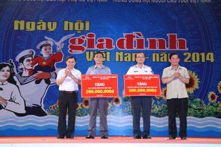 Thêm 700 triệu đồng tặng Cảnh sát biển, Kiểm ngư VN