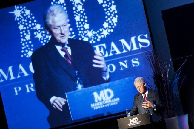 Cựu TT Bill Clinton: Từ 'phá sản' thành triệu phú