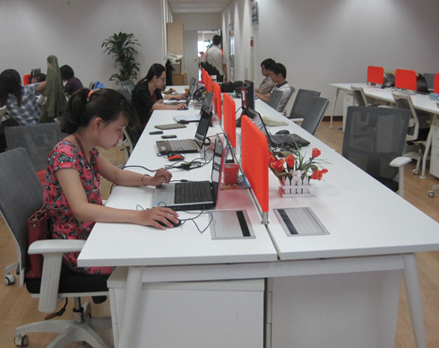 Cấm dùng cốc cao quá 12cm: Dân FPT cãi nhau