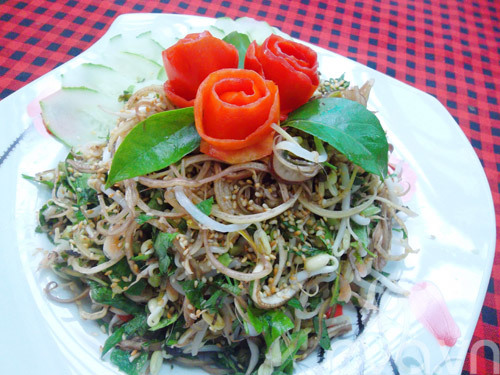 Nộm tép hoa chuối dân dã mà ngon