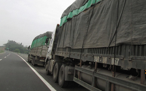 Né trạm cân, xe quá tải rầm rập vào cao tốc mới