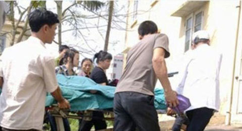 Giận chồng, thai phụ  8 tháng tự đâm thủng bụng