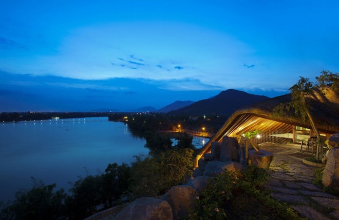 Khách sạn với hồ bơi lưng trời ấn tượng ở Nha Trang