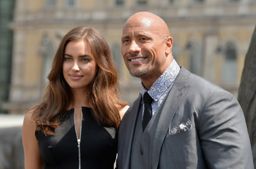 Irina Shayk sexy bên người hùng cơ bắp