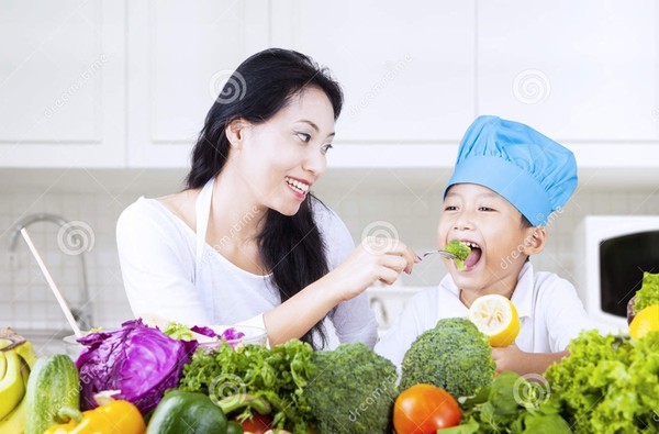 7 lý do nên cho con ăn uống lành mạnh từ nhỏ