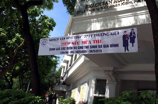 Khách sạn xịn ồ ạt giảm giá ‘săn’ sĩ tử VIP
