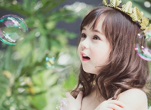 Bé lai xinh như thiên thần gây sốt cộng đồng mạng
