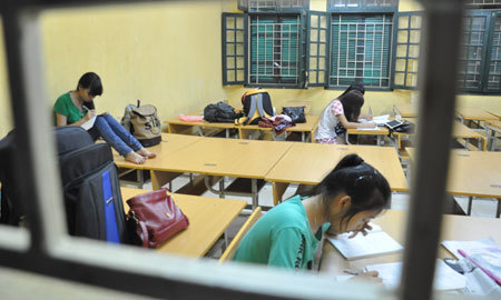 Qua đêm tại phòng thi đại học