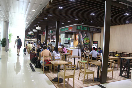 Lon bia 100 ngàn, sân bay Tân Sơn Nhất quên lệnh BT Thăng