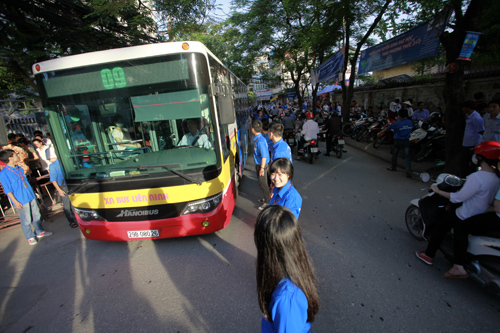 Đường đến các điểm thi thông thoáng trong ngày đầu