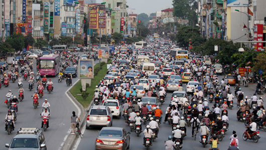 Ngồi ôtô rùng mình thấy xe máy đi quá liều