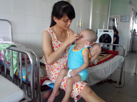 Lời khẩn cầu của 2 mẹ con nơi bệnh viện
