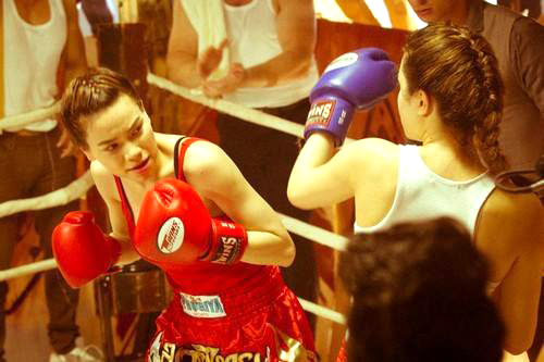 Hình ảnh nóng bỏng và bạo lực của Hà Hồ