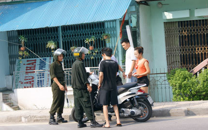 CS cơ động ngang nhiên thu giấy tờ xe mà không lập biên bản