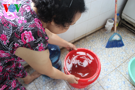 Nước sinh hoạt tại khu Mỹ Đình II đều dính thạch tín