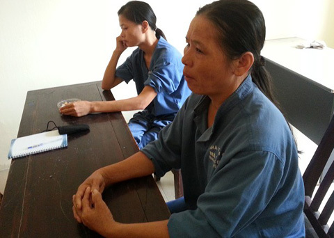 Hai mẹ con xát ớt vào 'vùng kín' tình địch