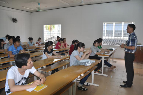 Bắt đối tượng đột nhập phòng thi với 2 giấy báo thi giả