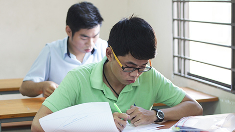 Sĩ tử bị dừng thi khi gần hết giờ làm bài