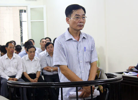 Hà Nội: Chi cục trưởng thi hành án dân sự lĩnh án