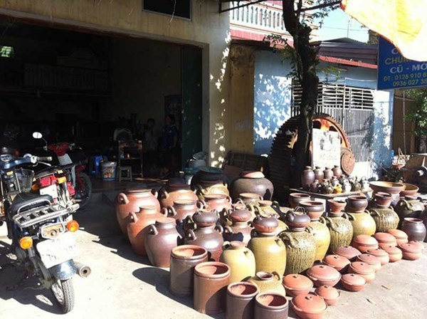 Choáng ngợp kho đồ cổ trong nhà anh đồng nát ở Hà Nội