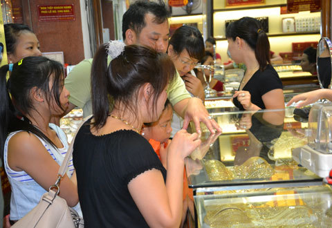 Vàng chạm ngưỡng 37 triệu đồng/lượng