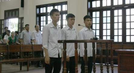Bản án giật mũ và tương lai một con người