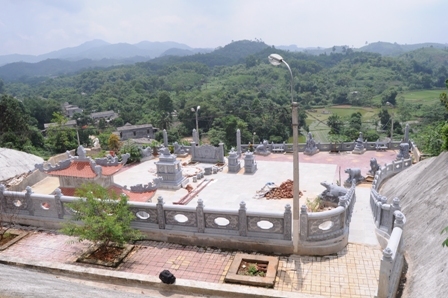 Đại gia Yên Bái: Xẻ núi xây mộ đá 15 tỷ