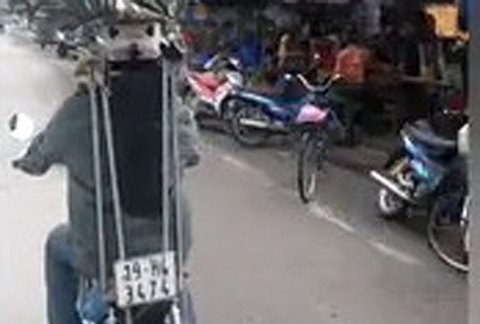 Bất ngờ 'siêu xe' 2 bánh có mái che