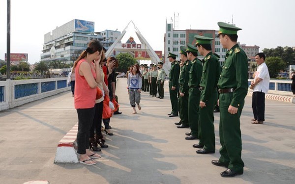 Hồi ức bà mẹ “vượt biên” cứu con làm nô lệ tình dục