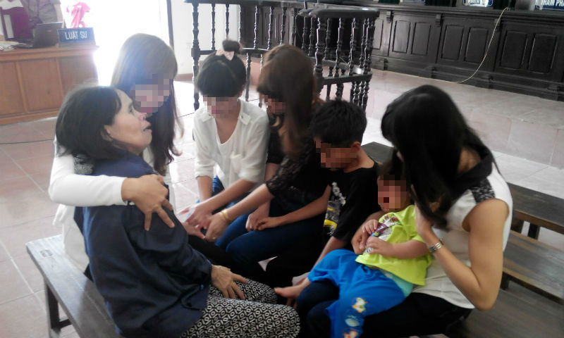 Nước mắt đẫm phiên xử người đàn bà giết chồng