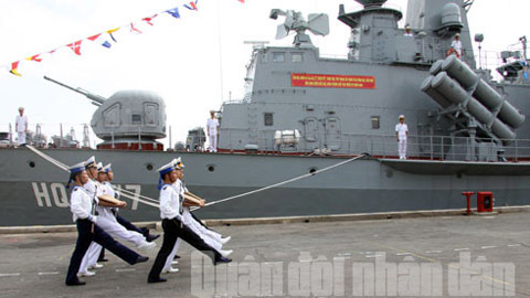 Tiếp nhận 2 tàu tên lửa tấn công nhanh