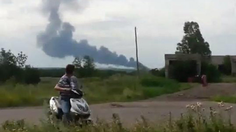 Clip: Máy bay Malaysia rơi ở Ukraina