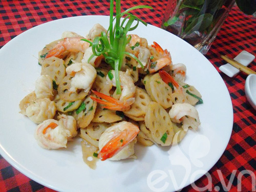 Giòn giòn củ sen xào tôm nõn