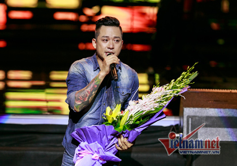 Đàn ông như Tuấn Hưng mà cũng khóc nức nở...