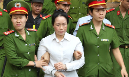 Nhờ người giết chồng như phim hành động