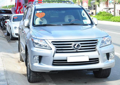 Dàn xe khủng rước dâu con đại gia ở Cà Mau