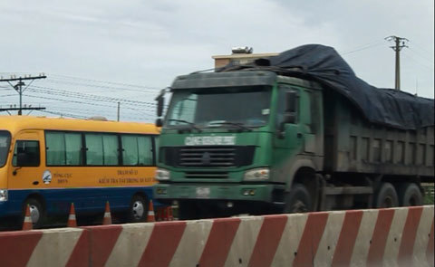 Siêu “hổ vồ” tung tăng băm quốc lộ