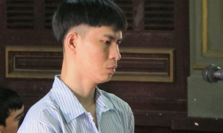 Chụp ảnh khỏa thân tiểu thư nhà giàu tống tiền