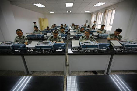 Trung Quốc hé bí mật về quân đội