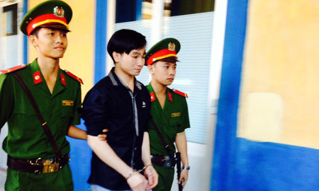 Cô gái bị giết nhầm vì gã trai ghen ngược