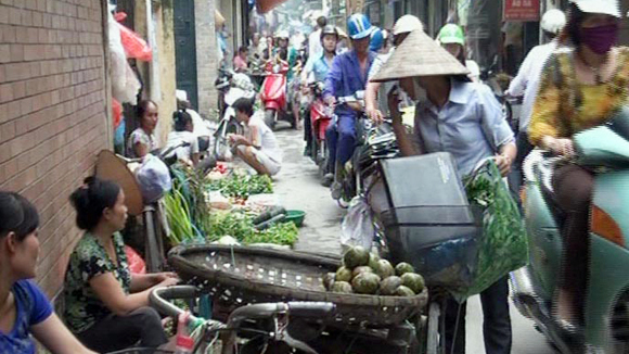 Bênh chợ cóc: Lối nghĩ của xứ chuộng xe máy?