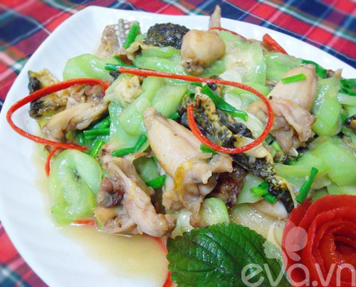 Ếch xào mướp hương cho bữa chiều