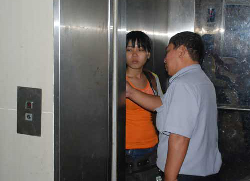 'Chết kẹt' trong thang máy: Nỗi ám ảnh dân chung cư